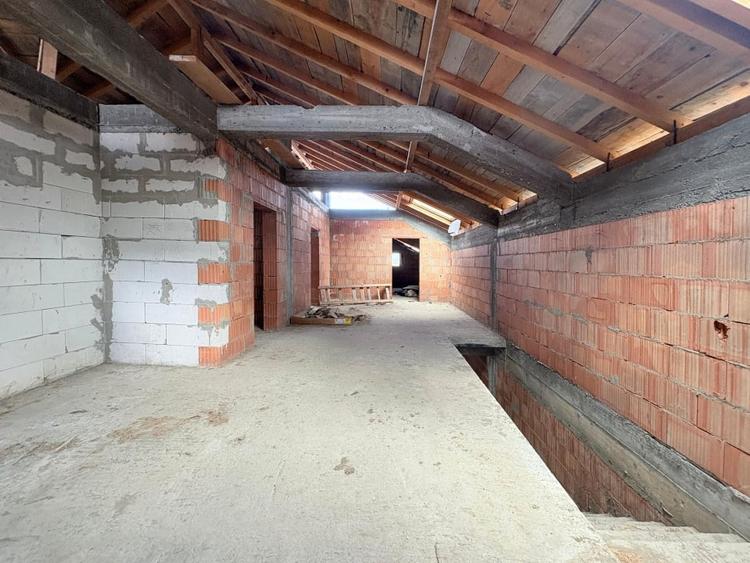 Casă individuală cu 6 camere cu Canalizare în Valu lui Traian
