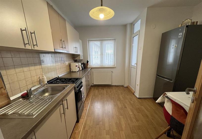 Apartament cu 2 camere decomandat, mobilat în Turnișor