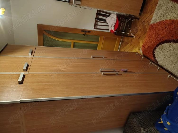 Apartament cu 3 camere semidecomandat în Central