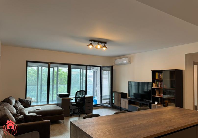 Apartament cu 3 camere semidecomandat, mobilat în P-ța Alba Iulia