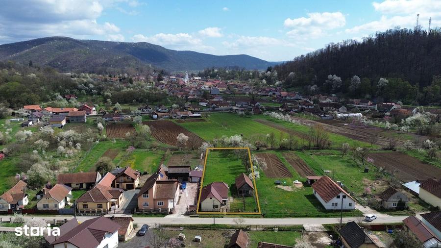 Casă cu 3 camere cu Teren 1100 Mp în Săvârșin