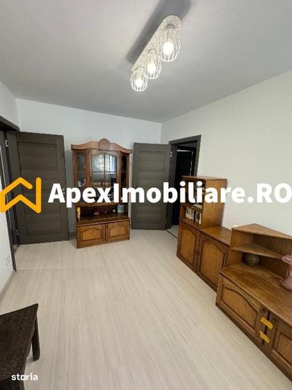 Apartament cu 3 camere semidecomandat în Drumul Taberei