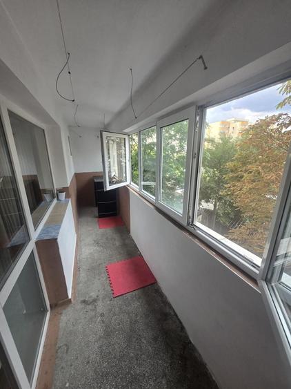 Apartament cu 3 camere semidecomandat în Dristor