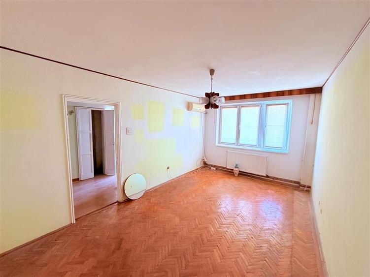 Apartament cu 2 camere semidecomandat în Piața Unirii