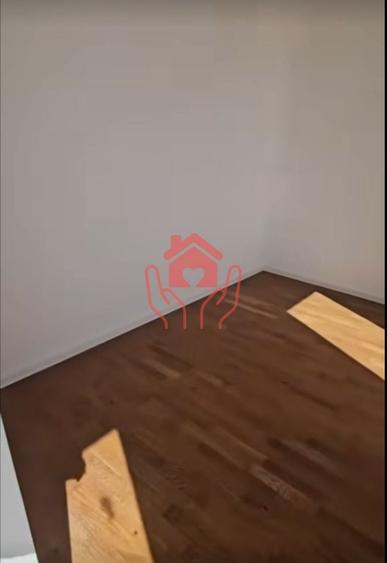 Apartament cu 4 camere decomandat, mobilat în Băneasa