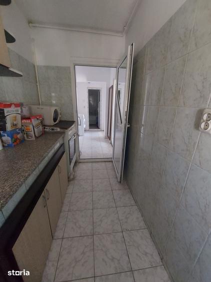 Vanzare apartament 3 camere, zona micro 4 - Targoviste - 2