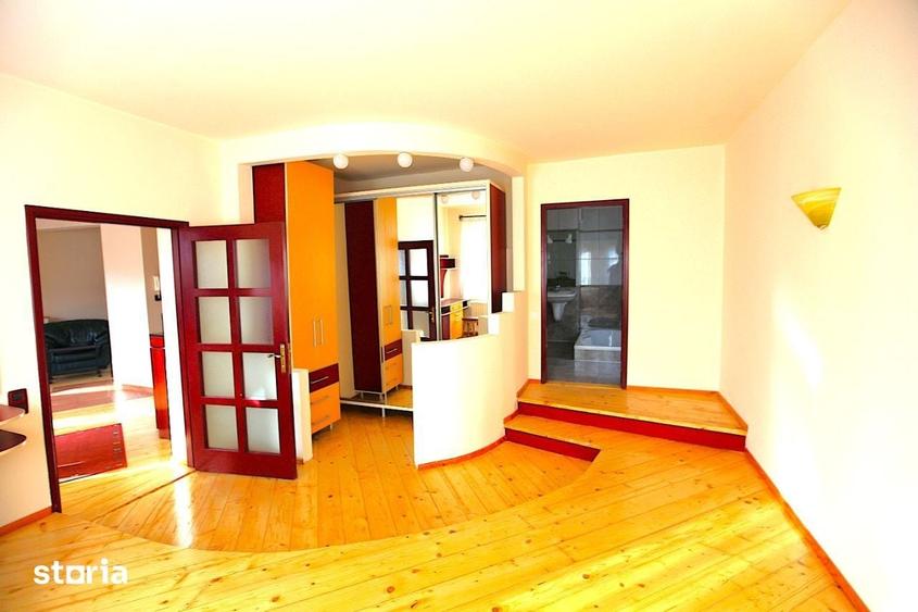 Casă cu 7 camere cu Teren 212 Mp în Centrul Civic