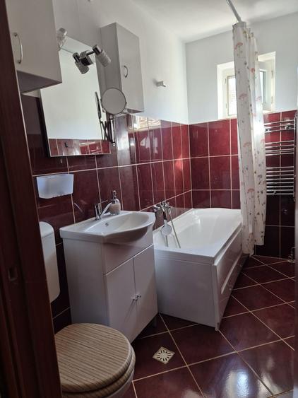 Apartament cu 2 camere semidecomandat în Moșnița Veche
