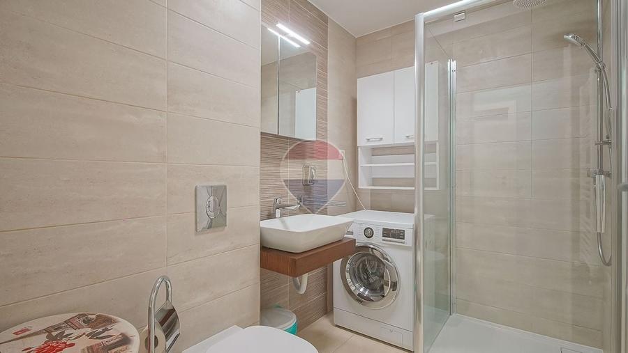 Apartament cu 3 camere decomandat, mobilat în Tractorul