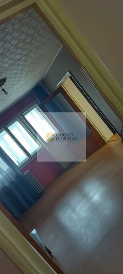 Apartament cu 3 camere semidecomandat în Giulești