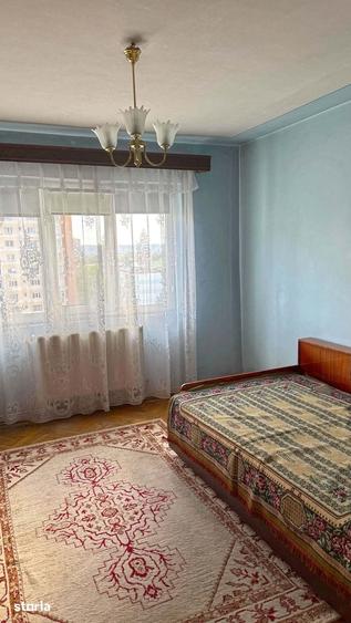 Apartament cu 3 camere decomandat în Craiovița Nouă
