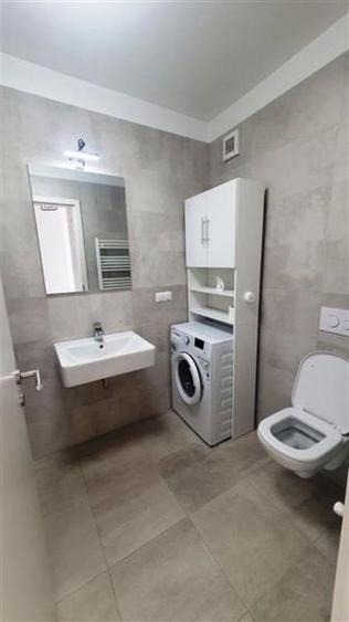 Apartament cu 2 camere decomandat, mobilat în Tractorul