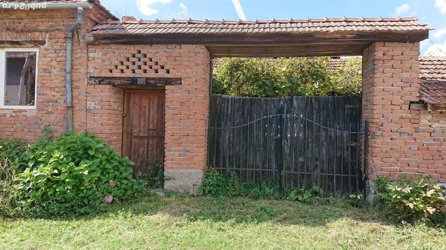 Casă cu 2 camere cu Teren 934 Mp în Tisa