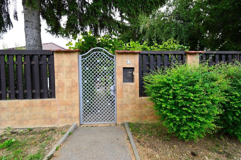 Casă individuală cu 3 camere cu Canalizare în Pucioasa