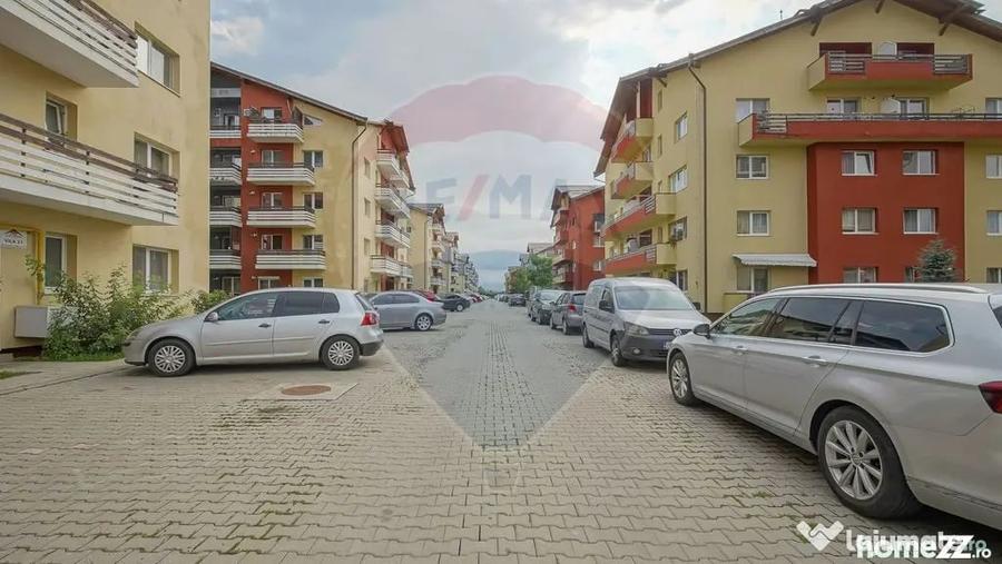 Apartament cu 2 camere semidecomandat în Sânpetru