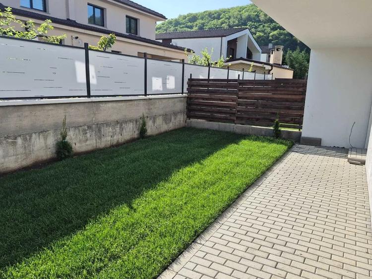 Duplex cu 4 camere cu Canalizare în Florești