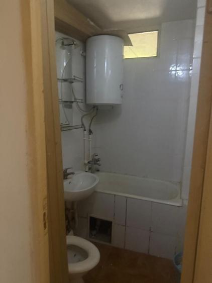 Apartament cu 3 camere semidecomandat în Petros