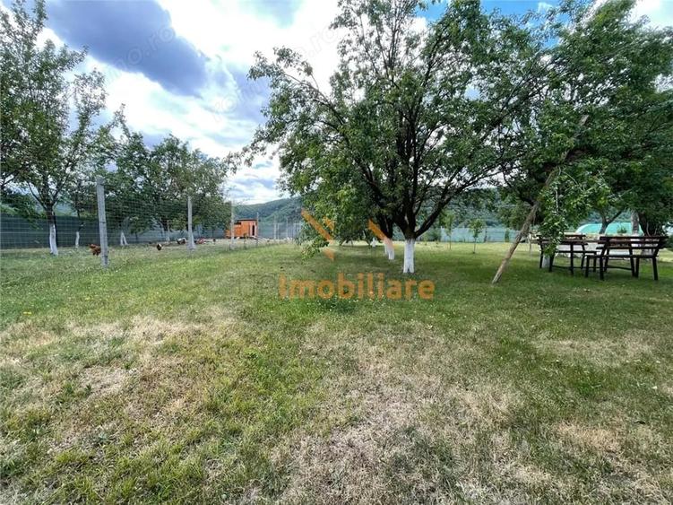 Teren de 8050 mp, în Peștere