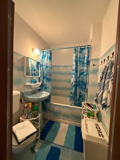 Apartament cu 3 camere semidecomandat în Titan