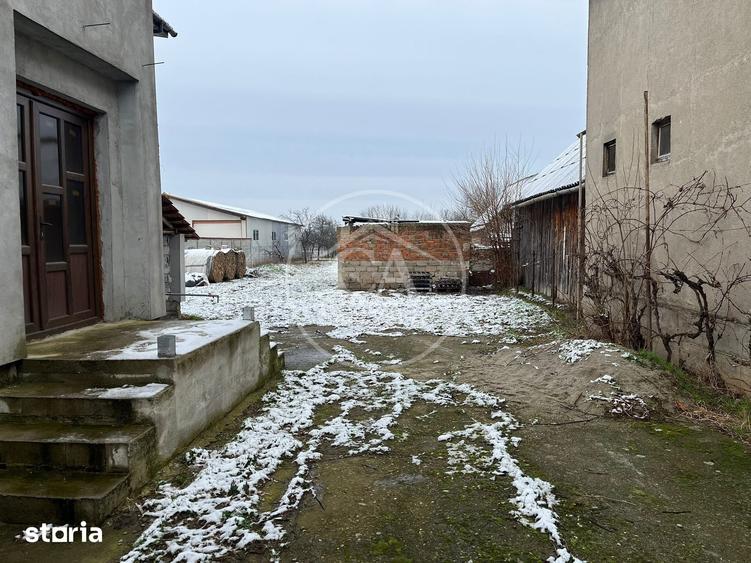 Casă cu 5 camere decomandat cu Teren 1000 Mp în Sântandrei