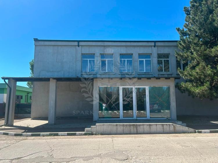 Spațiu comercial, de 900 mp, în Bucov