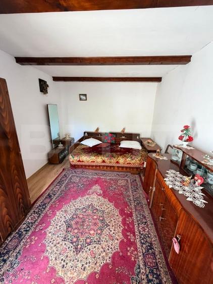 Casă individuală cu 6 camere cu Teren 893 Mp în Șercăița