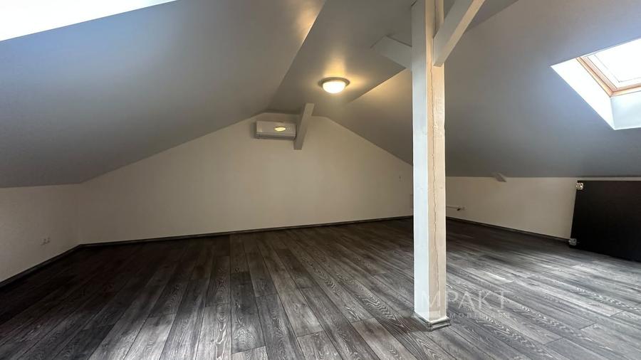 Casă individuală cu 4 camere decomandat cu Piscina în Gruia