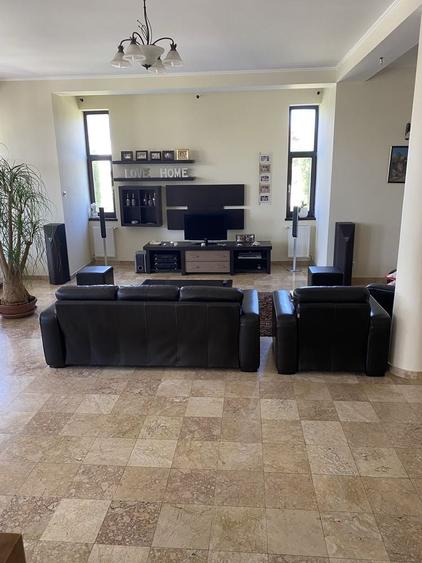 Casă cu 4 camere cu Teren 2750 Mp în Central