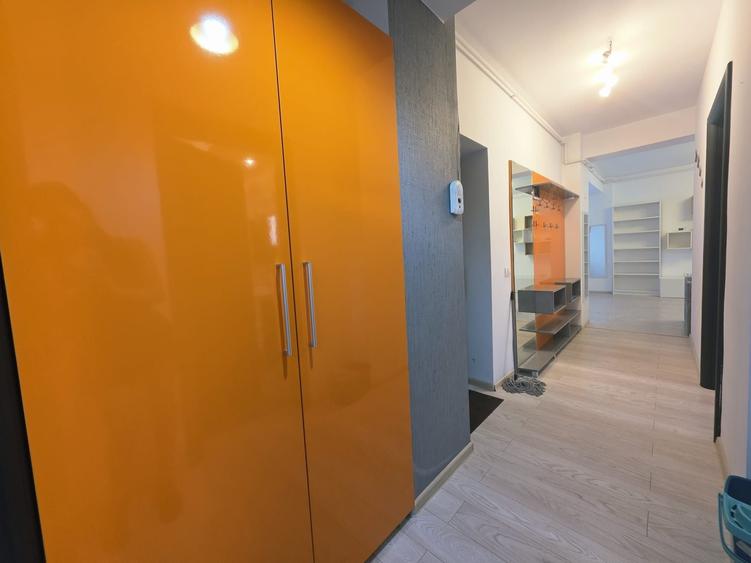 Apartament cu 3 camere decomandat în Roșu
