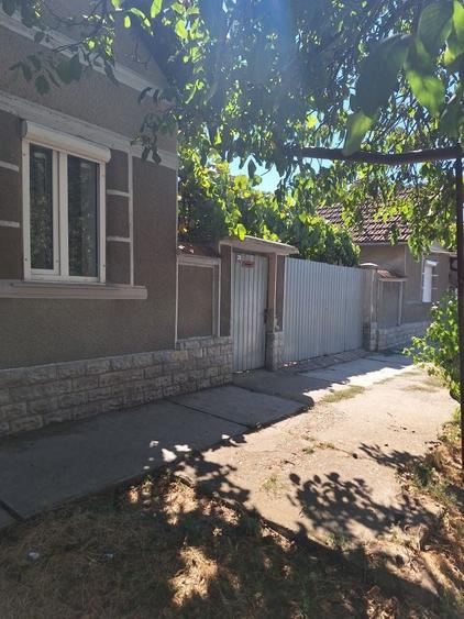 Casă cu 3 camere în Bârzești