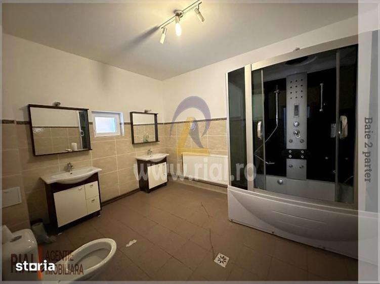 Casă cu 8 camere cu Teren 1110 Mp în Central