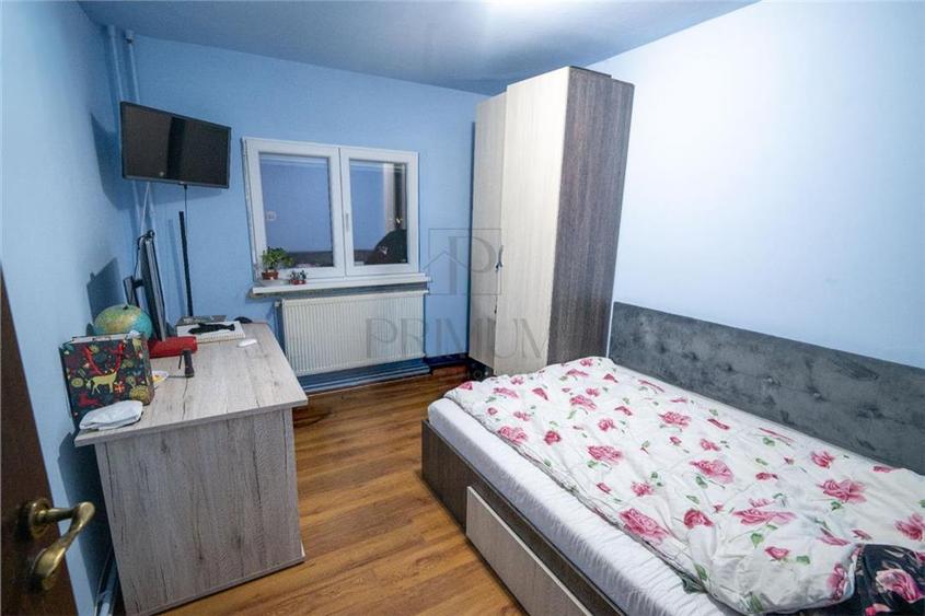 Apartament cu 4 camere decomandat, mobilat în Soarelui