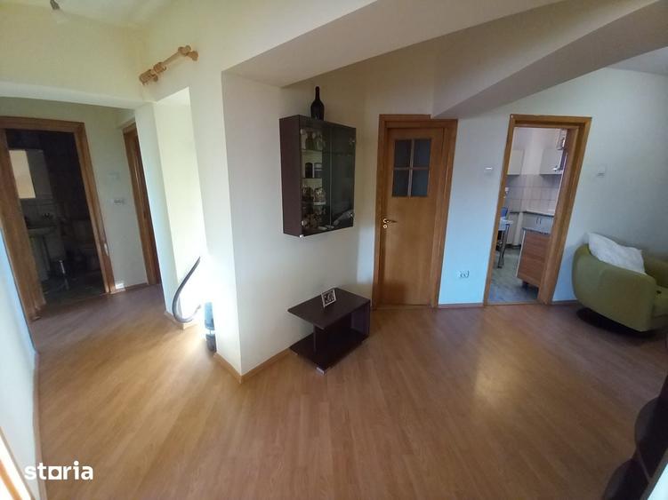 Apartament cu 3 camere în Tomis I