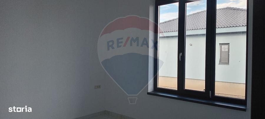 Casă cu 4 camere decomandat în Vladimirescu
