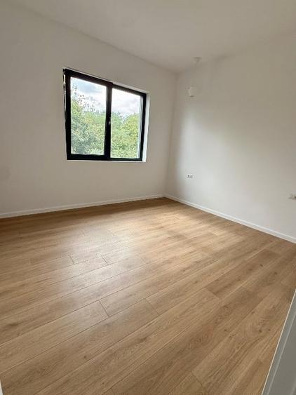 Casă cu 4 camere cu Teren 200 Mp în Drumul Taberei