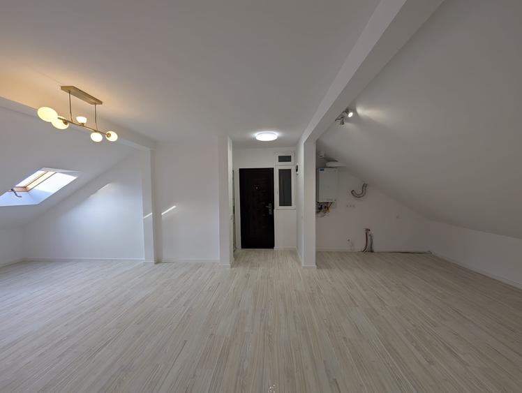 Apartament cu 4 camere semidecomandat în Florești