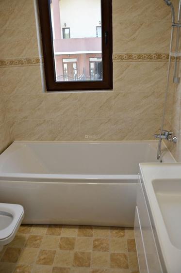 Duplex cu 3 camere cu Canalizare în Bucium