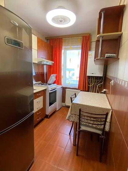 Apartament cu 2 camere decomandat în Podu Roș