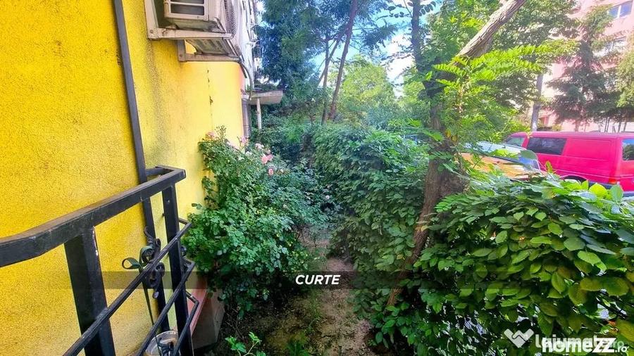 Apartament cu 3 camere semidecomandat în Central