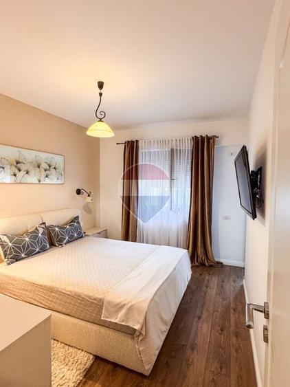 Apartament cu 4 camere decomandat în Periferie
