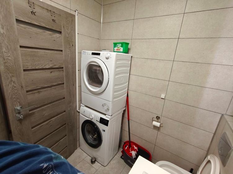 Apartament cu 3 camere semidecomandat, mobilat în Central