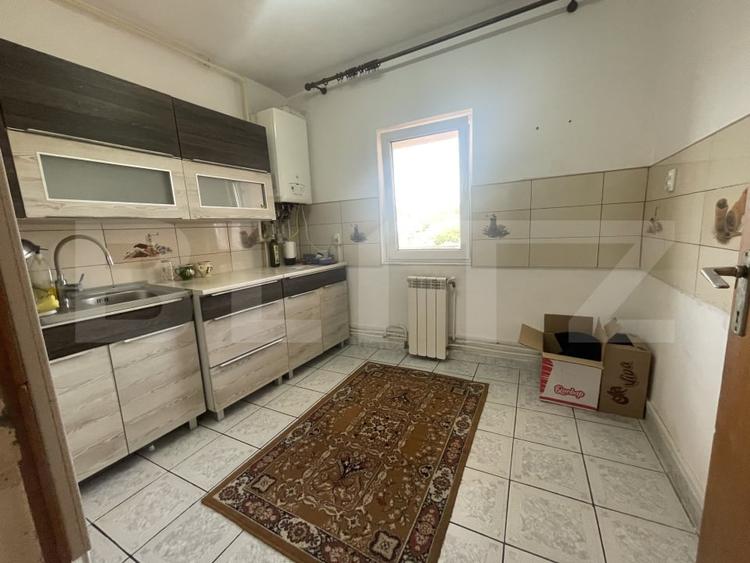 Apartament cu 3 camere decomandat, mobilat în Sud