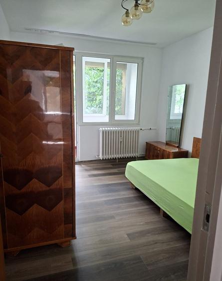 Apartament cu 3 camere semidecomandat în Drumul Taberei