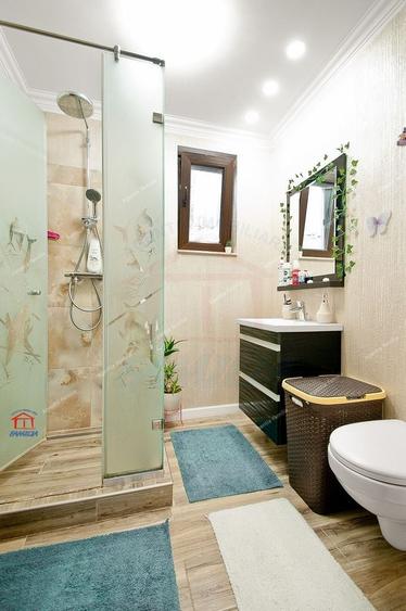Casă individuală cu 3 camere cu Canalizare în Central