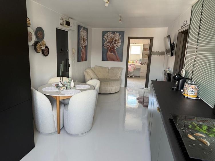Apartament cu 3 camere decomandat în Calea Moldovei