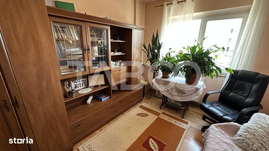 Apartament cu 4 camere decomandat în Mihai Viteazul