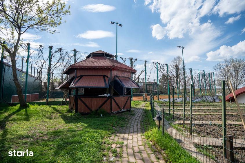 Casă cu 4 camere cu Teren 3000 Mp în Central