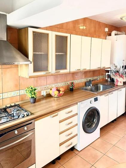 Apartament cu 3 camere decomandat în P-ța Unirii