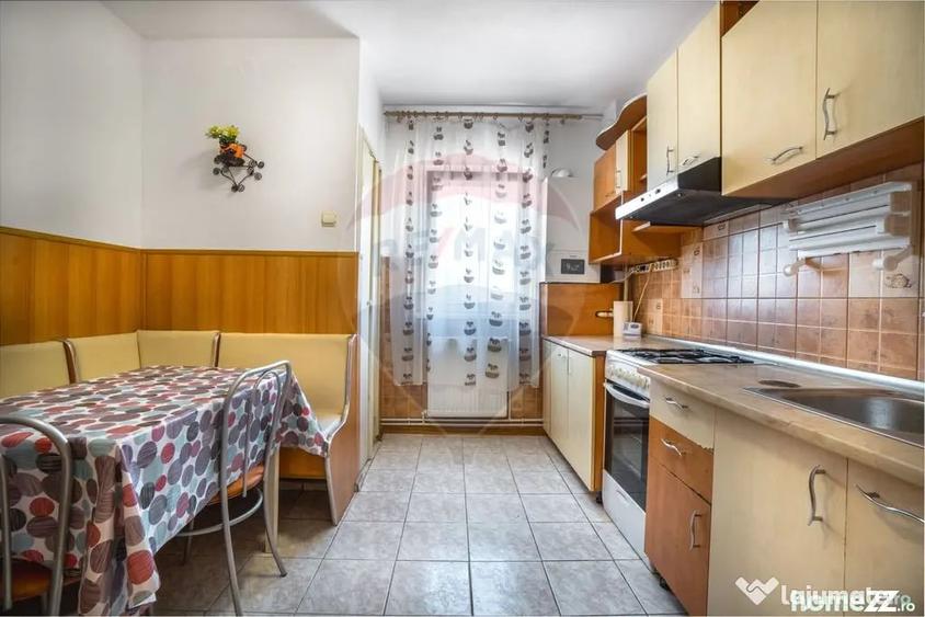 Apartament cu 4 camere decomandat în Răcădău
