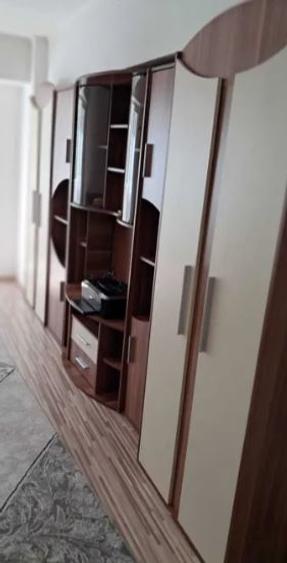 Apartament cu 3 camere decomandat, mobilat în Pantelimon